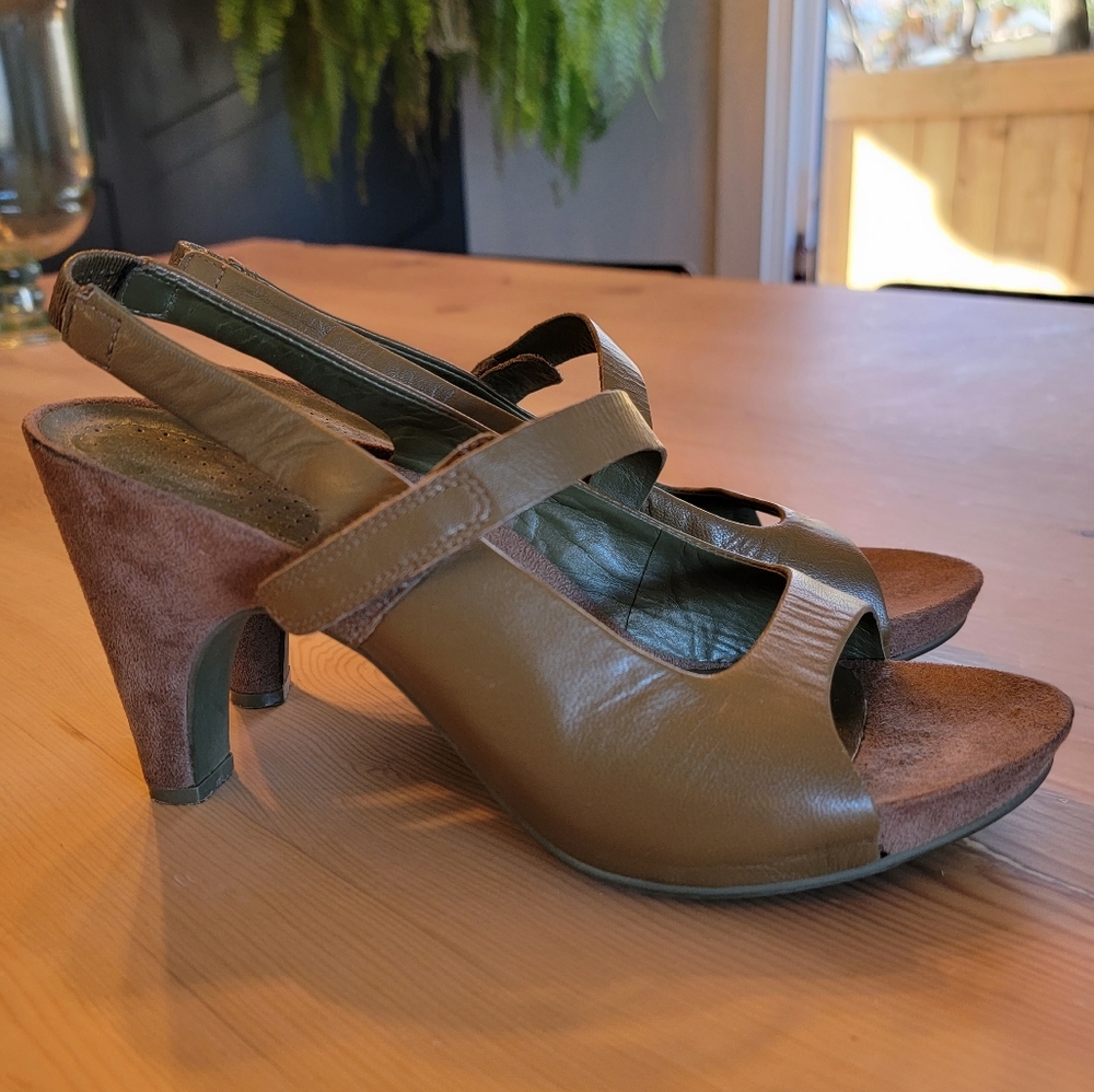 Tsubo leather and suede heels